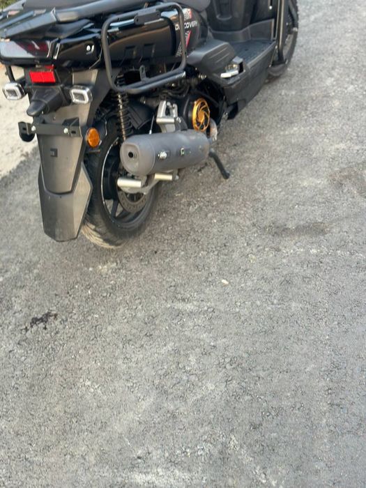 Skuter tank full pazitsiya