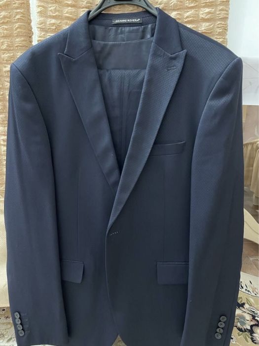 Продам тройка темно-синий костюм