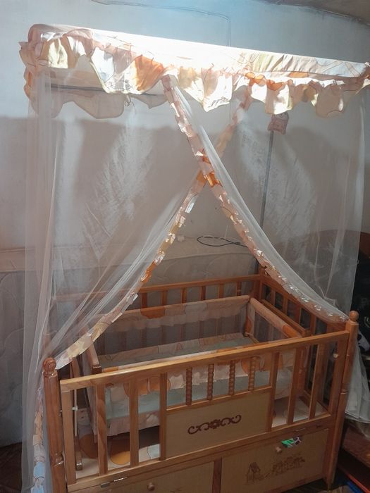 Продам детскую кроватку