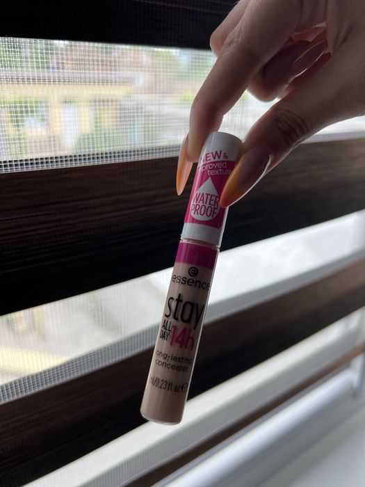 Коректор NYX & Essence