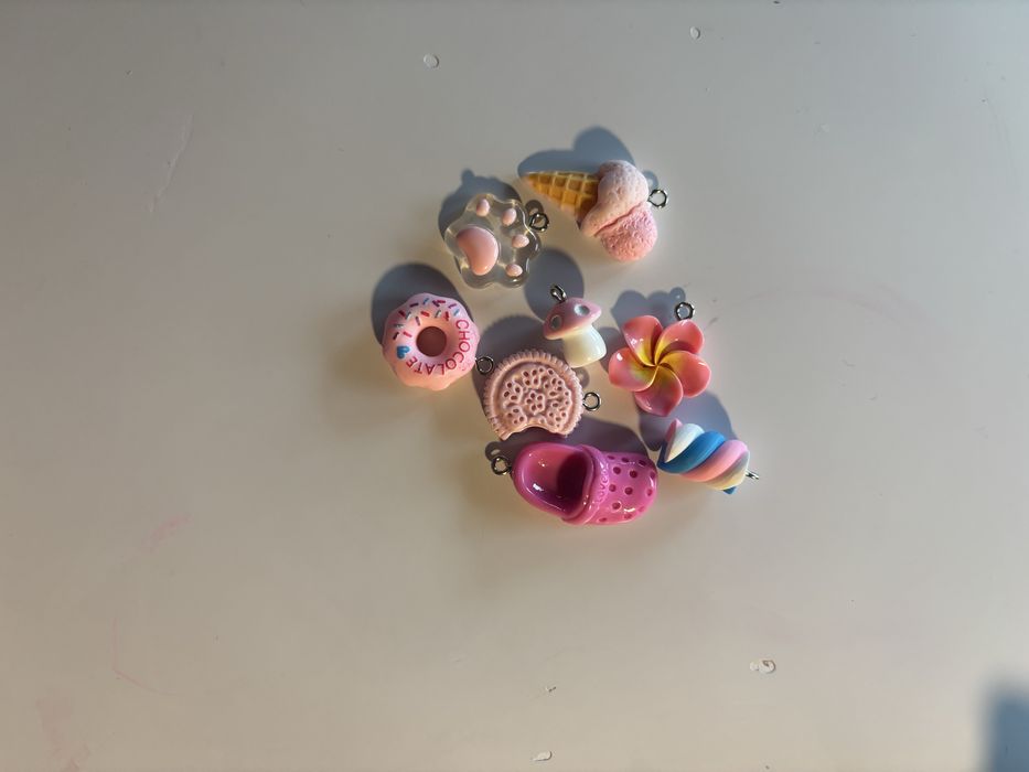 Висулки и стикери