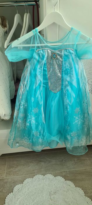 Рокля Елза за 8 год.