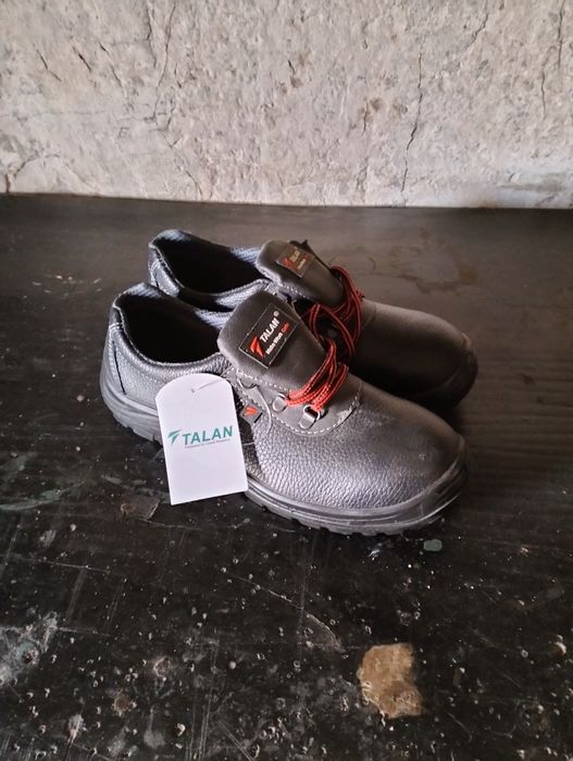 Продам спец обувь