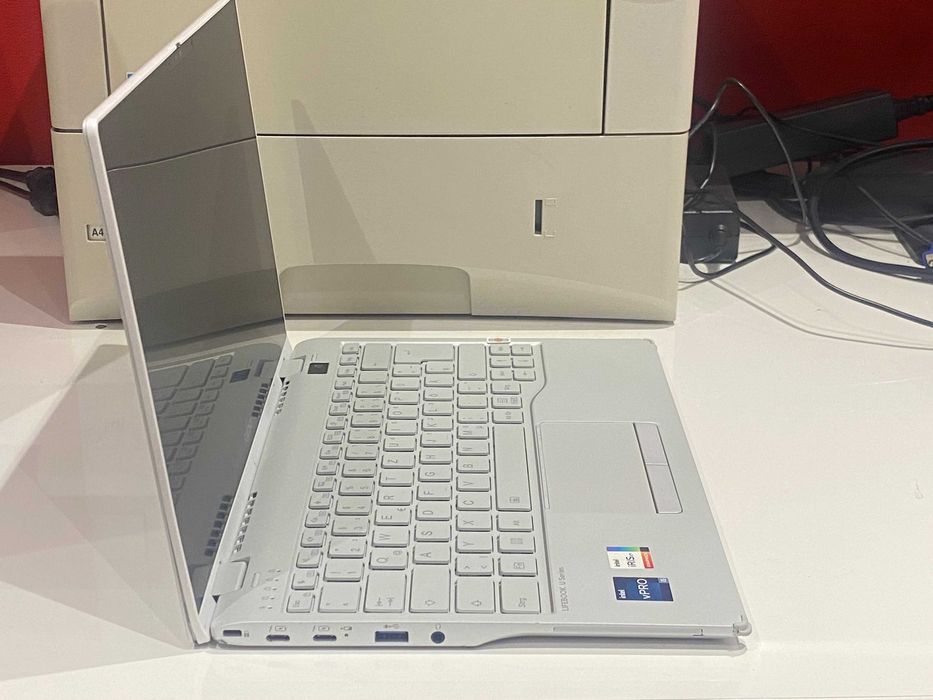 UltraBook Fujitsu U9313X Intel I5 1350P Touch Pliabil 32GB DDR5 512GB