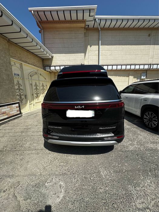 Kia Carnival Hi Limousine