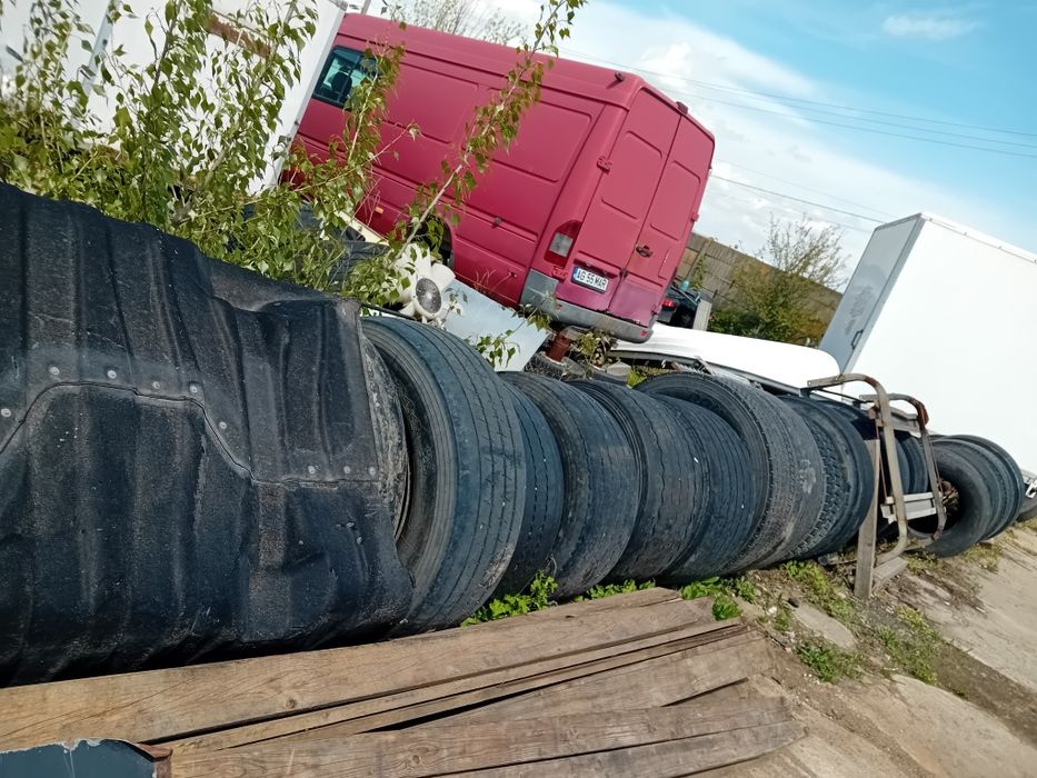 De vinzare diferite piese Daf Scania Iveco si diferite anvelope de la 40% la 80 %Stralis remorci schmitz si