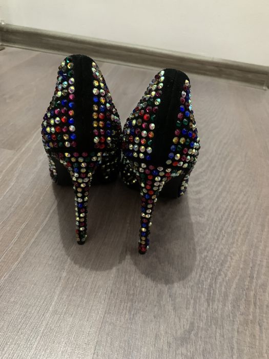 Vând pantofi noi marimea 40