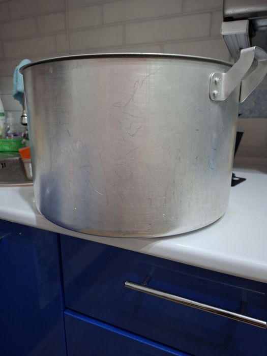 Кастюля продам .