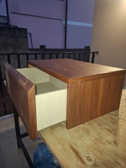 Vând noptieră cu un sertar