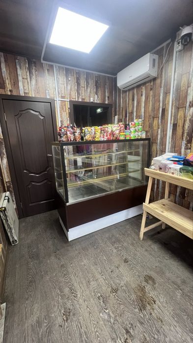 Продам витринный холодильник