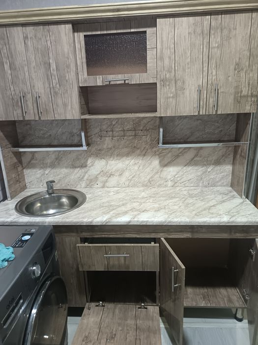 Кухонные  мебел шкаф