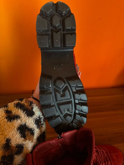 Ghete roșii îmblănite Mei