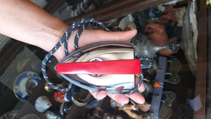 Fier de calcat pentru calatorii, cu talpa teflonata.