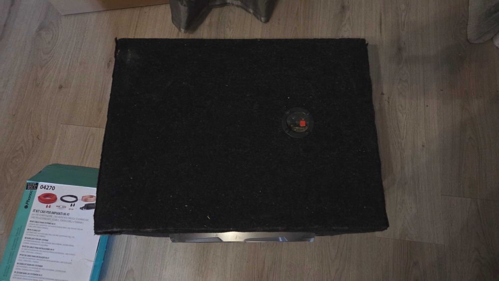 Бас каса с усилвател