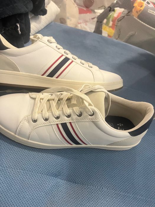 Чисто нови мъжки обувки