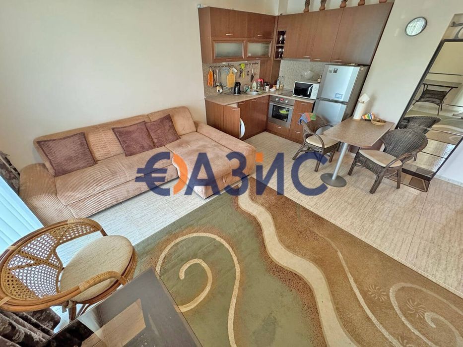 Продава се Двустаен апартамент в к.к. Слънчев бряг - 67 кв.м за 1224 €/кв.м - Снимка #2