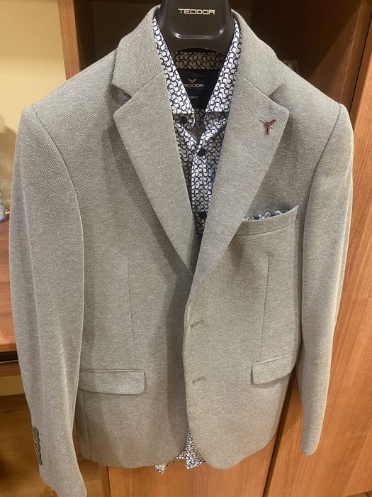 Продавам сако цвят мента
