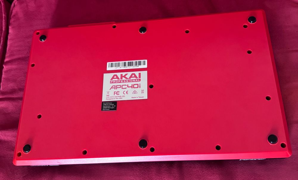 Controller Akai APC40 MKII – Doar desigilat și testat (Nou / Full Box)