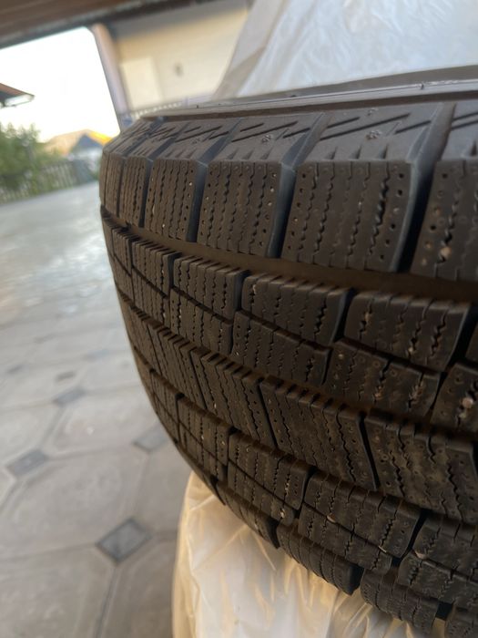 Шины зимние 215/65 R16