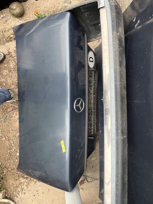 Продам капот и багажник на 124