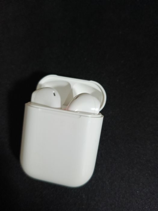 Продам белые наушники