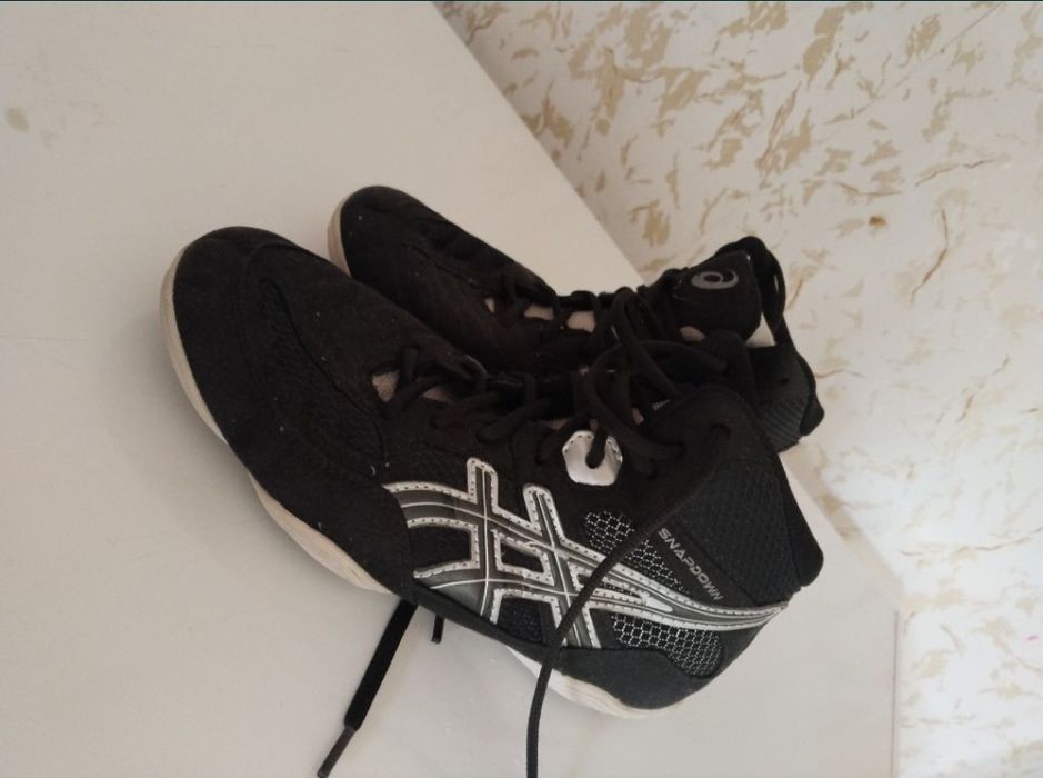 Продам борцовкий ASICS оригинал