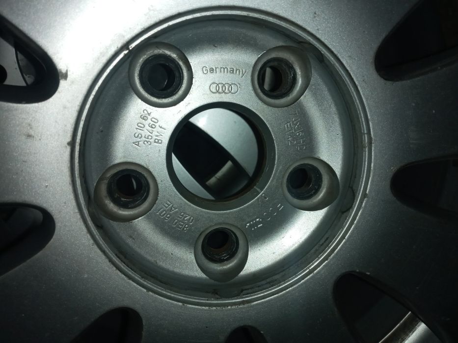 Продам комплект дисков на ауди