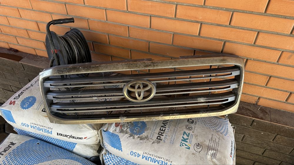 Решетка от радиатора Land Cruiser 100