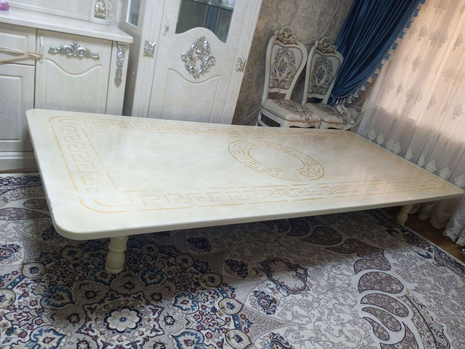 Penal kamod va stol stuli bilan