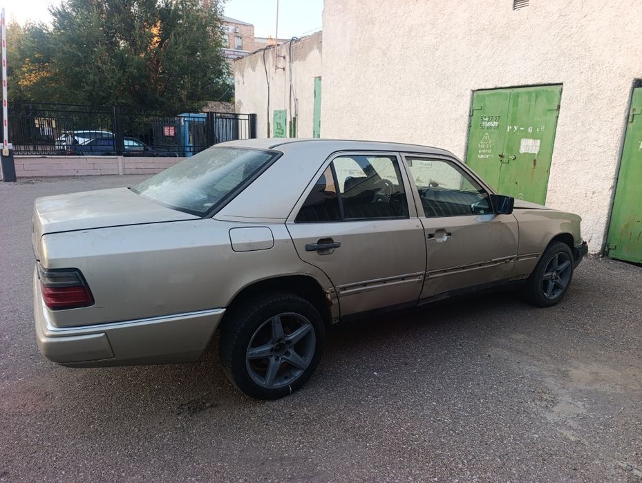 Mercedes 124 на ходу