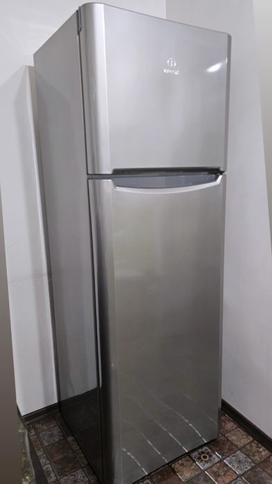 Frigider Indesit TIAA 12 X, 313 L, 2 uși, inox, funcțional, stare bună