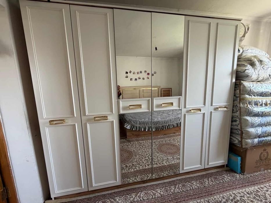 Продам спальный гарнитур