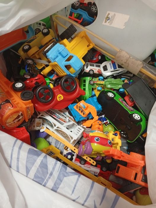 Продам большой пакет игрушек