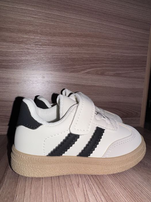 Кроссовки детские новые!