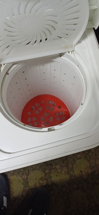 Продаётся стиральная машинка полуавтомат.