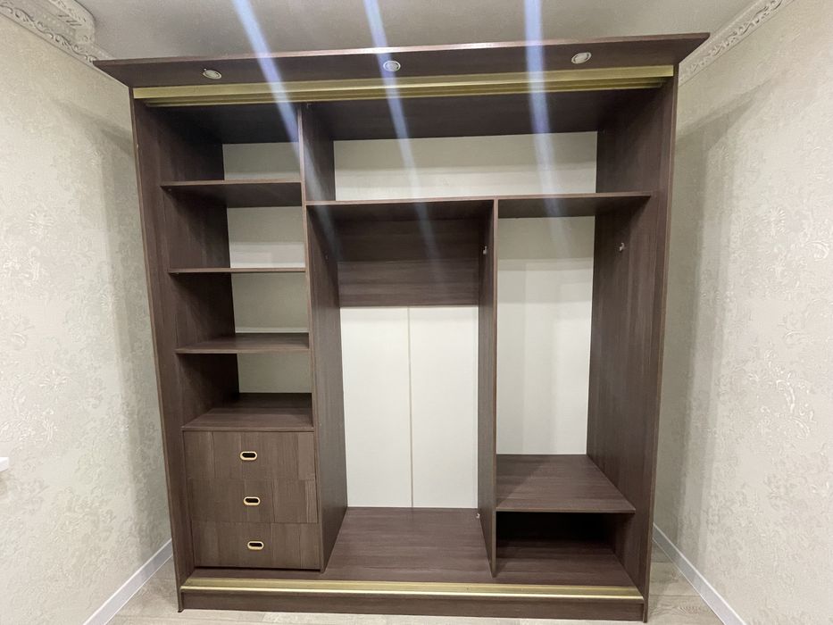 Продам Шкаф