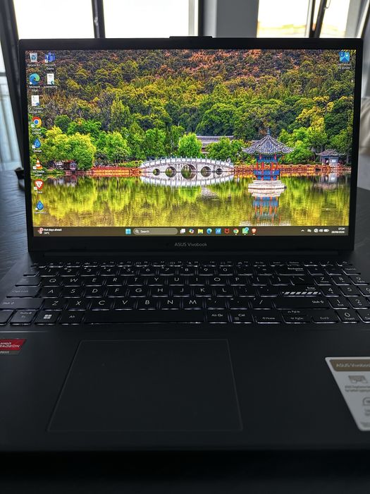 Asus Vivobook GO 15 / Tastatura iluminata / Garantie ianuarie 2027