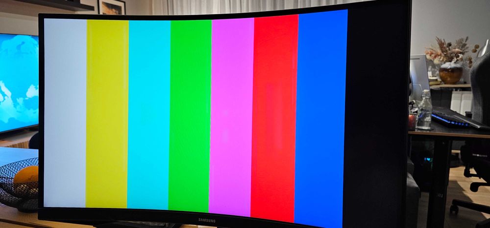 Геймърски монитор Samsung G5 27" извит 144Hz