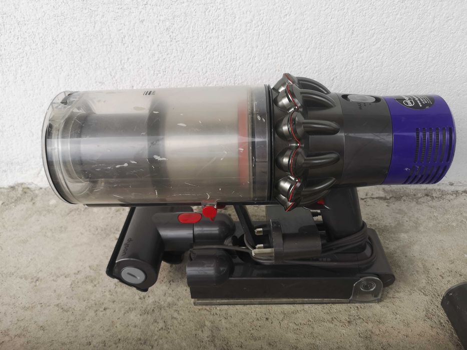 Прахосмукачка Dyson V10 на батерии