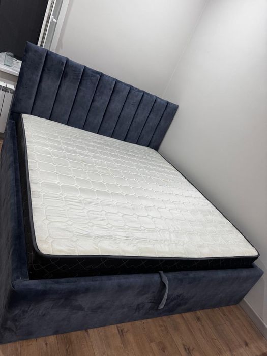 Продам Матрас в отличном состояние