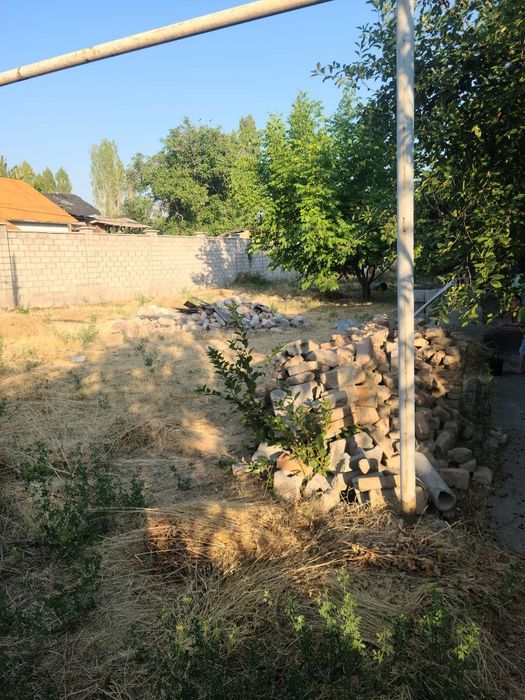 Bo‘stonliq tumanida srochna 12 sotixli uchaska sotiladi.