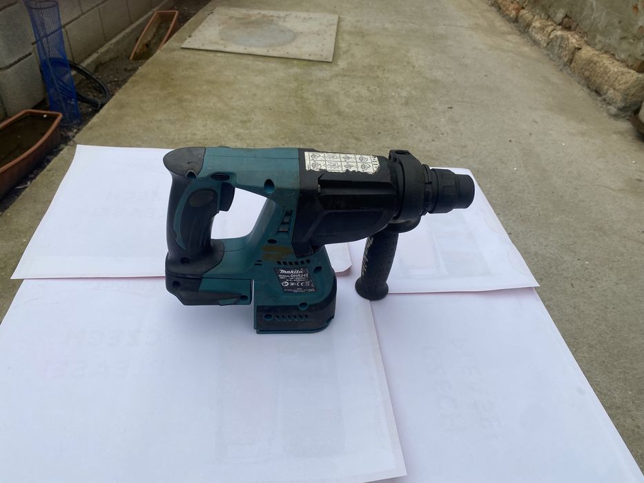 Перфоратор безчетков Makita DHR-242