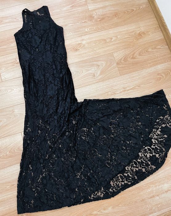 Официална черна дантелена рокля тип русалка