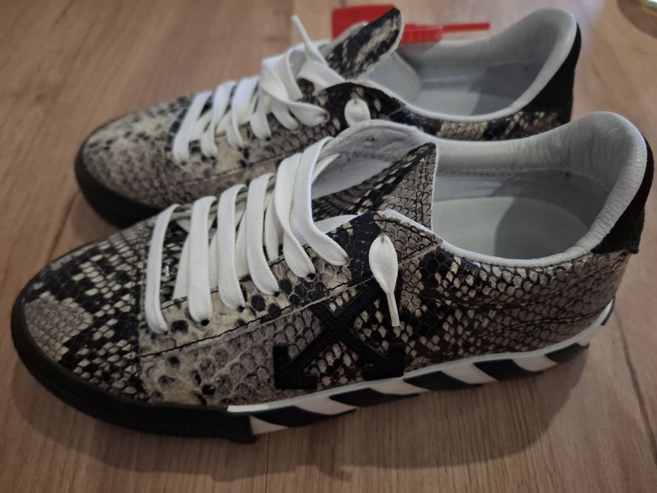 Off-white Baskets Tenesi