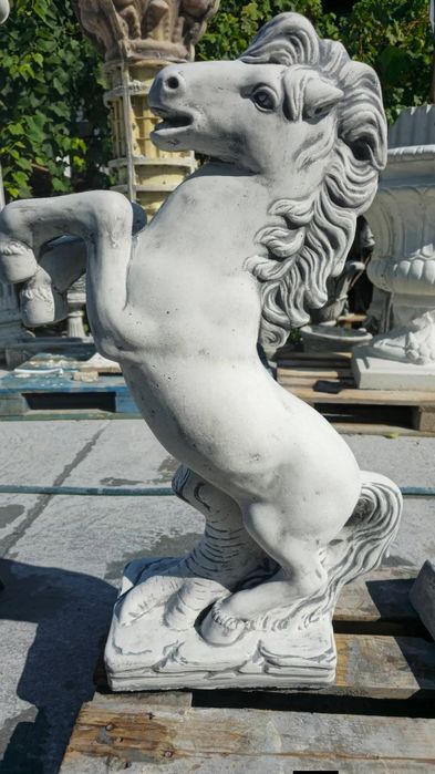 Masa și scaun din beton/jardiniere și faraoni /Lei și cismele