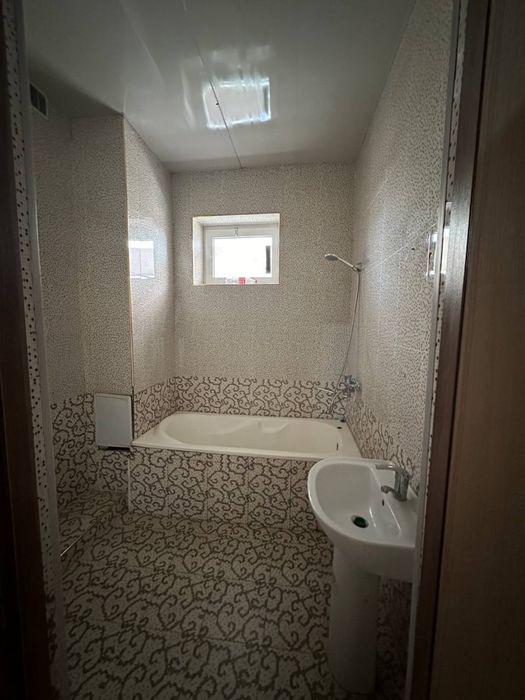 Sirdaryo viloyati Guliston shahar markazida dom sotiladi