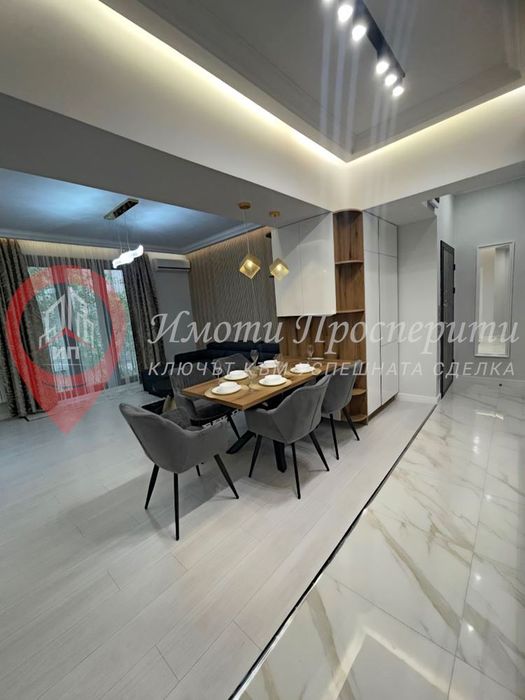 Дава се под наем Тристаен апартамент в София, Център - 85 кв.м за 1350 € - Снимка #2