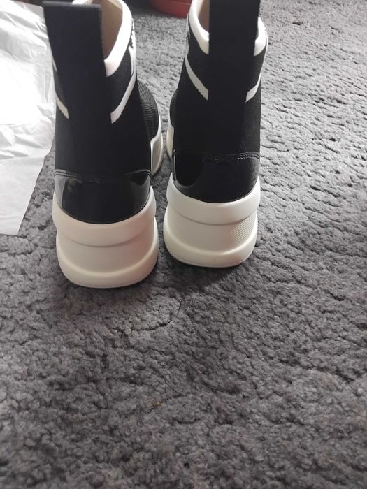 Чисто нови дамски високи маратонки Michael Kors (Sock Sneakers) – 40 номер (US 9)Доставено от USA
