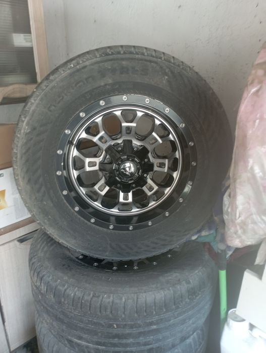 Диски с шинами на внедорожник