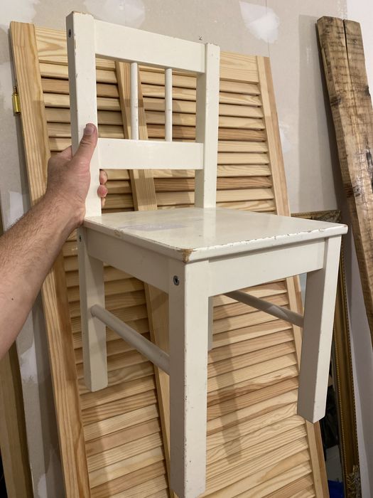 Decoratii scaunel tabla de scris cuier semn luminos carlige